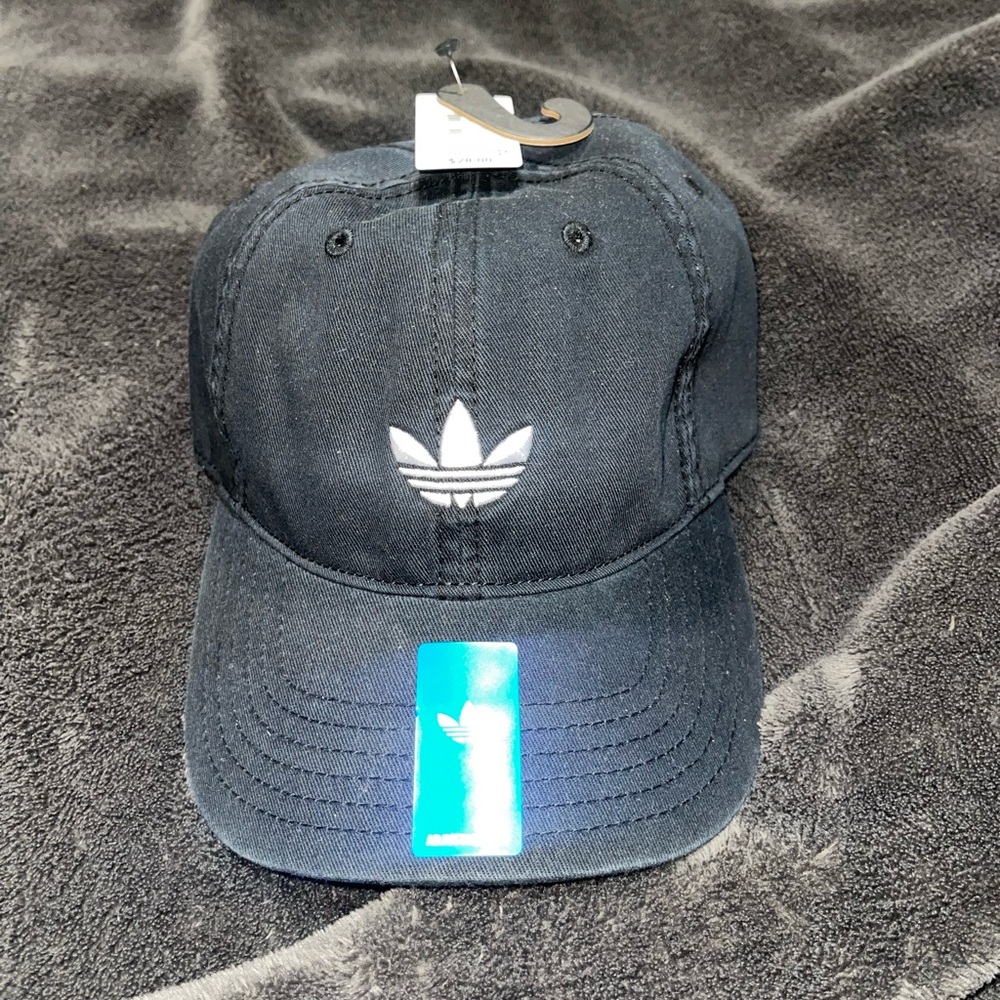 RELAXED TREFOIL STRAPBACK HAT